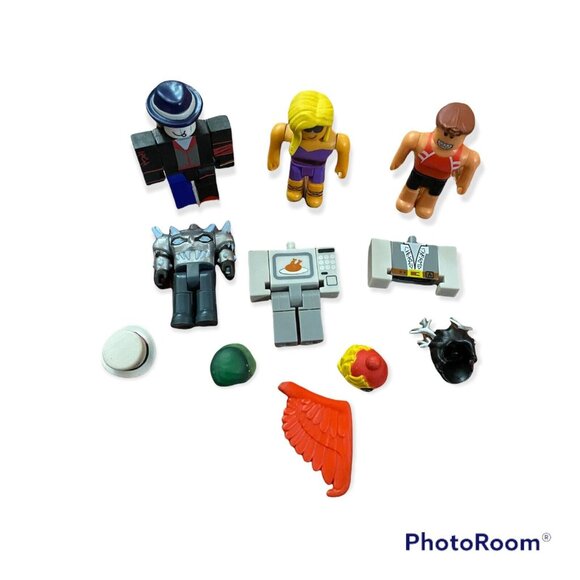 Roblox Game Action Figures Lot With Accessories - Mystery Characters & Outfits - Picture 2 of 5